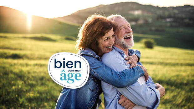 Couple de jeunes seniors